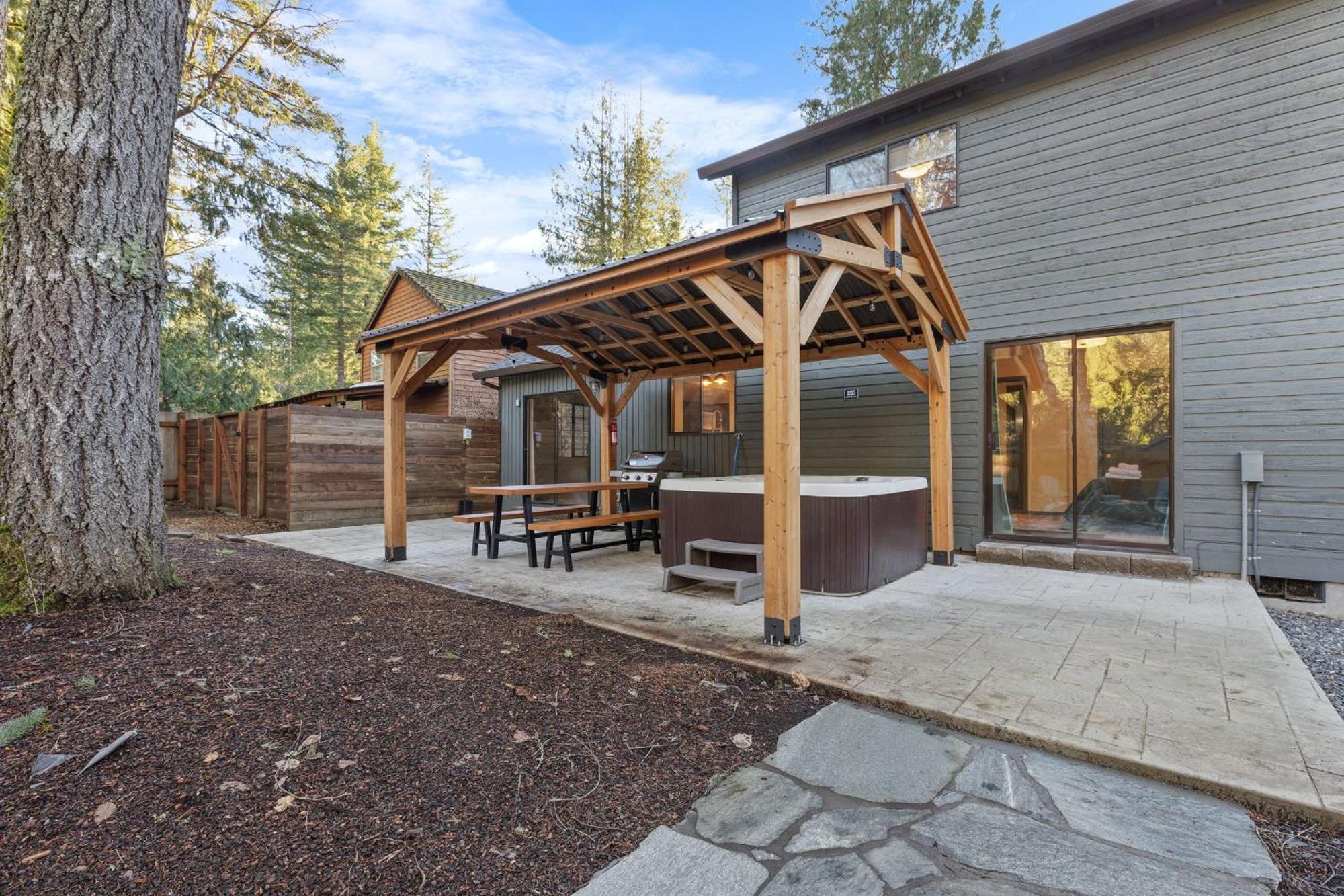 Stay Portland Collection - Alpine Retreat Hot Tub, Fire Pit & Game Room Rhododendron Εξωτερικό φωτογραφία